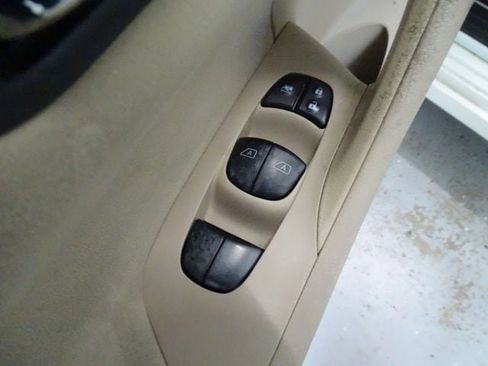 Used 2015 Nissan Altima 2.5 SV w/ Convenience Package FWD image 10