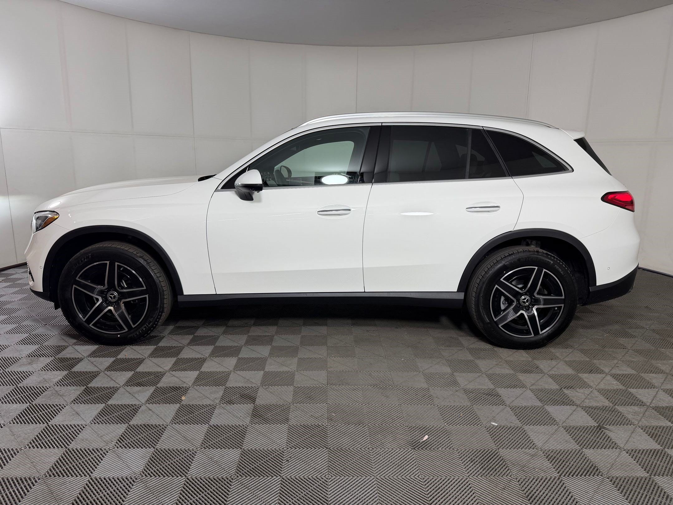 Used 2026 Mercedes-Benz GLC 300 4MATIC image 2