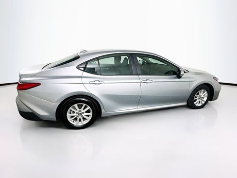 Used 2025 Toyota Camry LE image 10