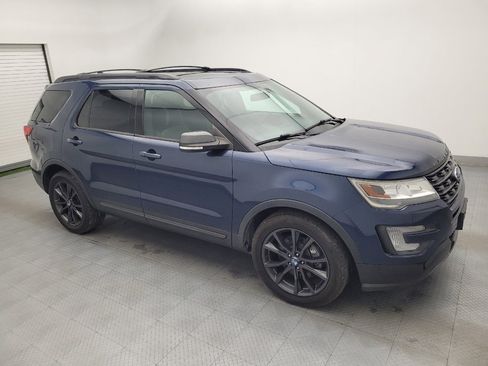 Used 2017 Ford Explorer XLT w/ Equipment Group 202A FWD image 11