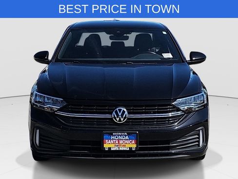 Used 2022 Volkswagen Jetta Sport image 2