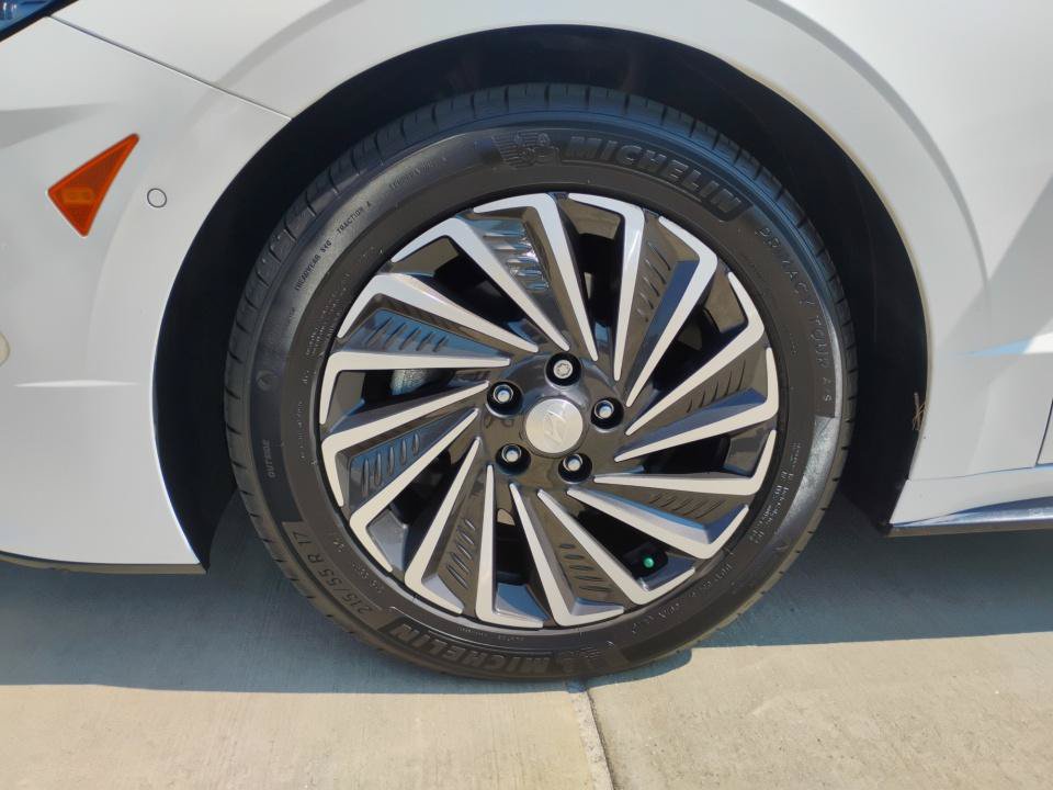 Used 2023 Hyundai Sonata Limited w/ Cargo Package FWD image 31