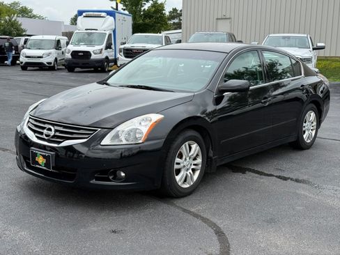 Used 2011 Nissan Altima 2.5 S w/ Special Edition Pkg FWD image 4