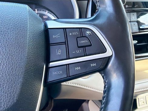 Used 2022 Toyota Highlander XLE image 36