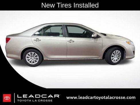 Used 2013 Toyota Camry LE FWD image 2