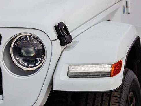 Used 2023 Jeep Wrangler Unlimited Sahara AWD/4WD image 5