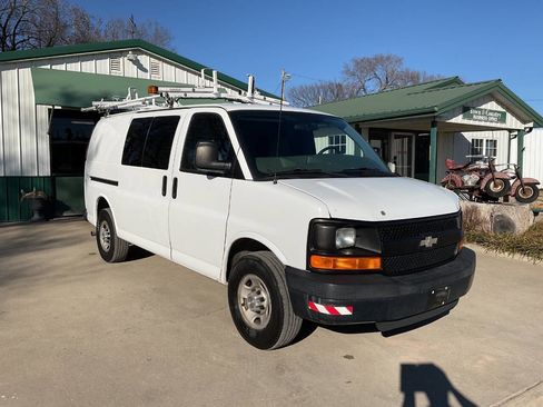 Used 2009 Chevrolet Express 2500 image 3