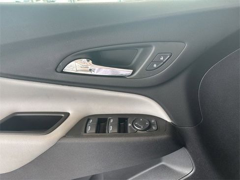 Used 2023 Chevrolet Equinox LT image 23