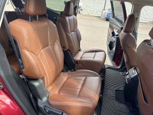 Used 2019 Subaru Ascent Touring AWD/4WD image 16