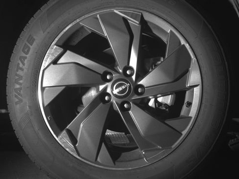 Used 2025 Nissan Rogue SV FWD image 13