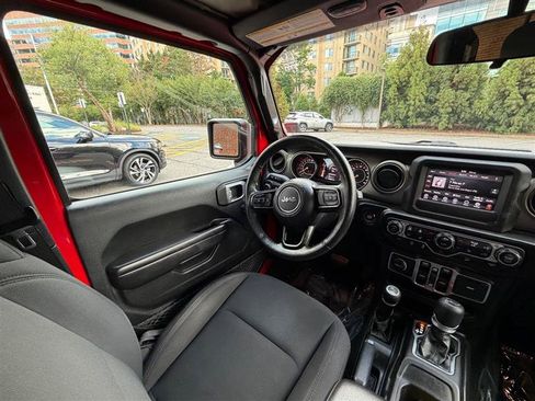 Used 2018 Jeep Wrangler Unlimited Sport S AWD/4WD image 34