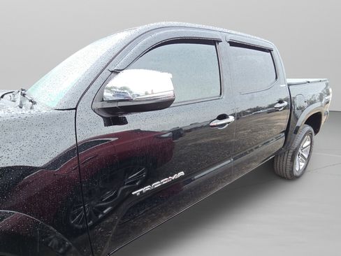 Used 2016 Toyota Tacoma Limited image 27