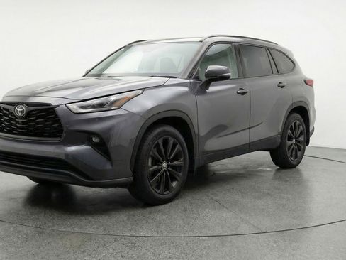 Used 2025 Toyota Highlander XSE AWD/4WD image 3