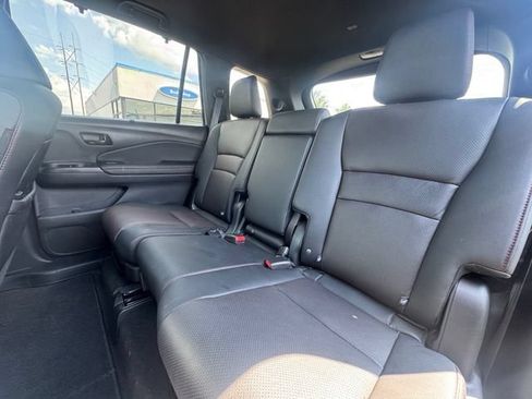 Used 2025 Honda Passport Black Edition image 12