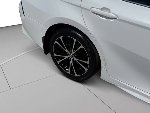 Used 2020 Toyota Camry SE w/ Sunroof Package FWD image 25
