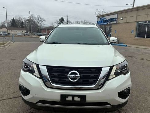 Used 2019 Nissan Pathfinder Platinum image 2