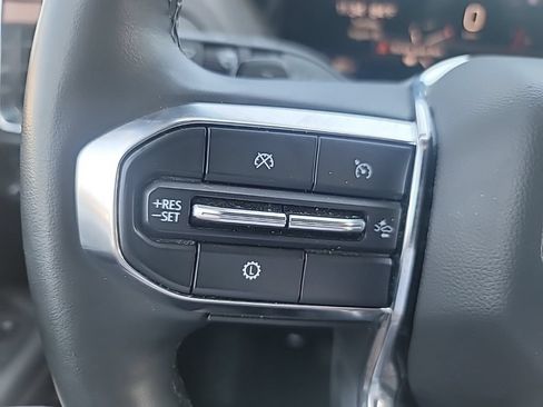 Used 2025 GMC Yukon Denali RWD image 31