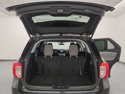 Used 2023 Ford Explorer XLT w/ Equipment Group 202A AWD/4WD image 30