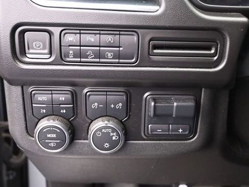 Used 2024 Chevrolet Suburban Z71 w/ Z71 Off-Road Package image 29