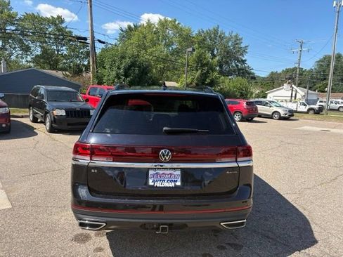 Used 2024 Volkswagen Atlas SE AWD/4WD image 4