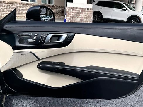 Used 2020 Mercedes-Benz SL 550 image 21