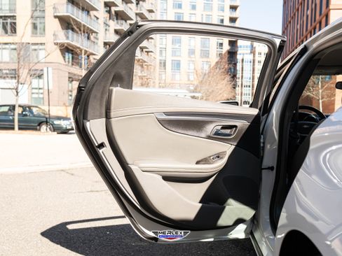 Used 2015 Chevrolet Impala LT w/ Convenience Package image 39