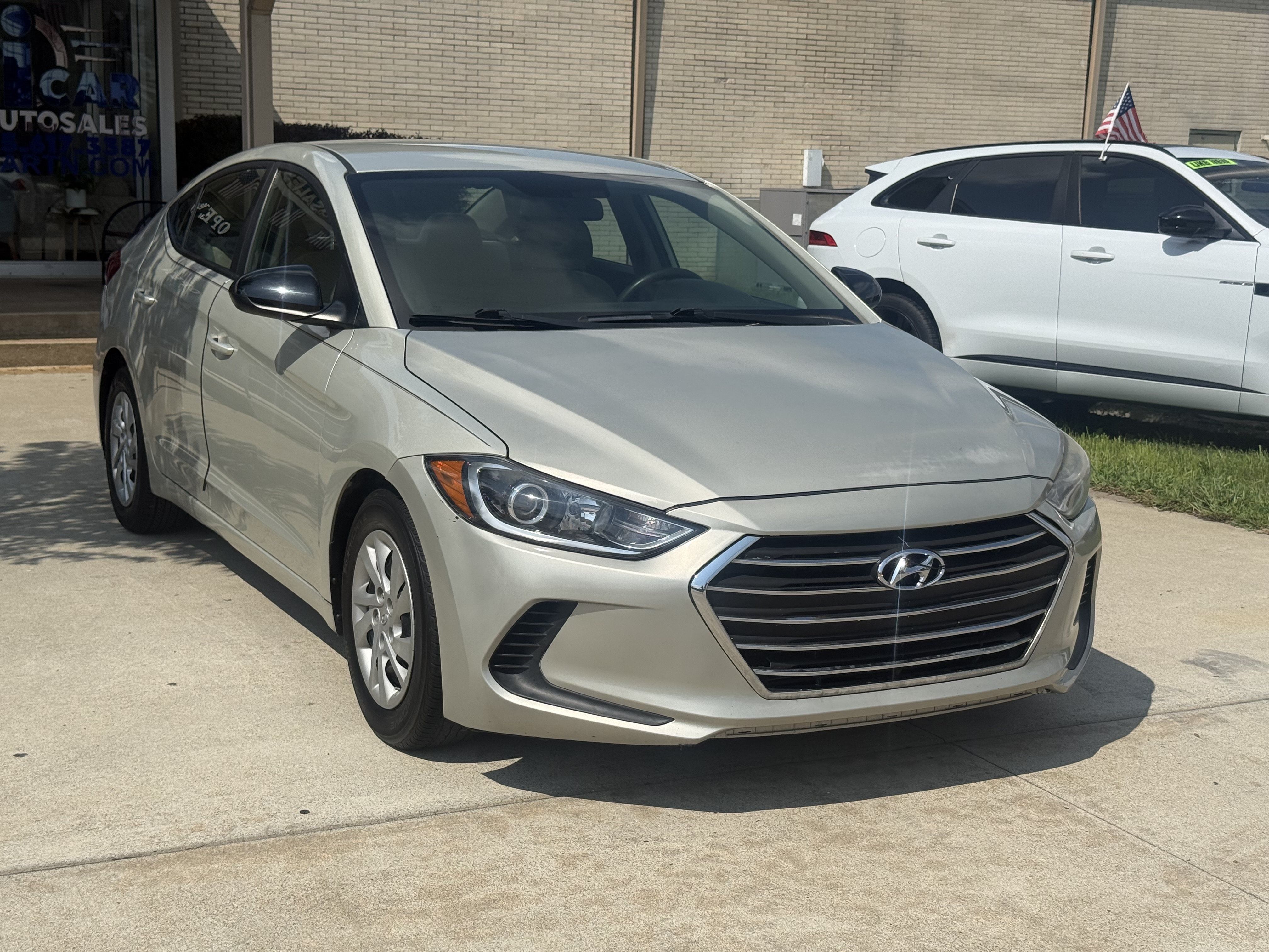 Used 2017 Hyundai Elantra SE FWD image 3