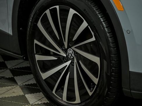 Certified 2023 Volkswagen ID.4 Pro S Plus image 3