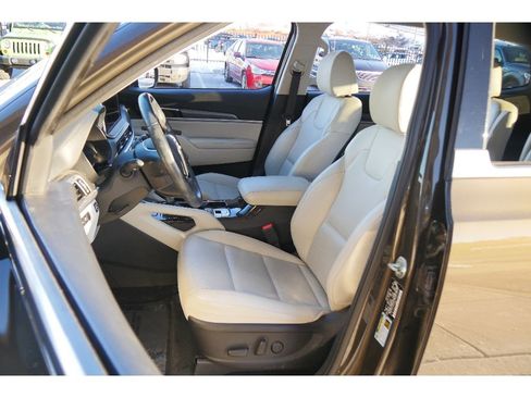 Used 2022 Kia Telluride S image 10