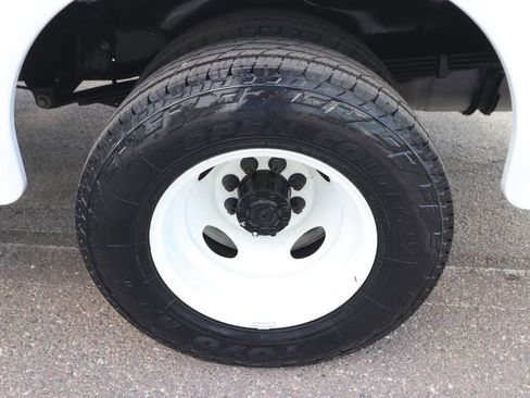 Certified 2022 Ford E-450 and Econoline 450 Super Duty w/ Power Windows & Locks Group image 9