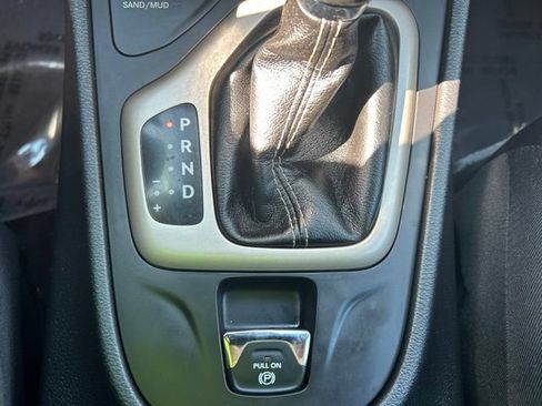 Used 2018 Jeep Cherokee Limited AWD/4WD image 21