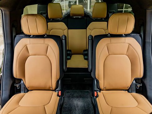 Used 2025 Land Rover Defender 130 V8 image 35