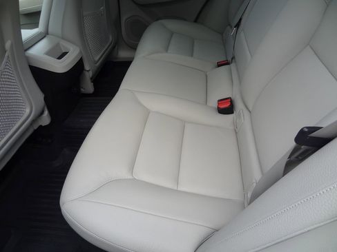 Used 2022 Volvo XC60 B5 Momentum w/ Protection Package Premier FWD image 15