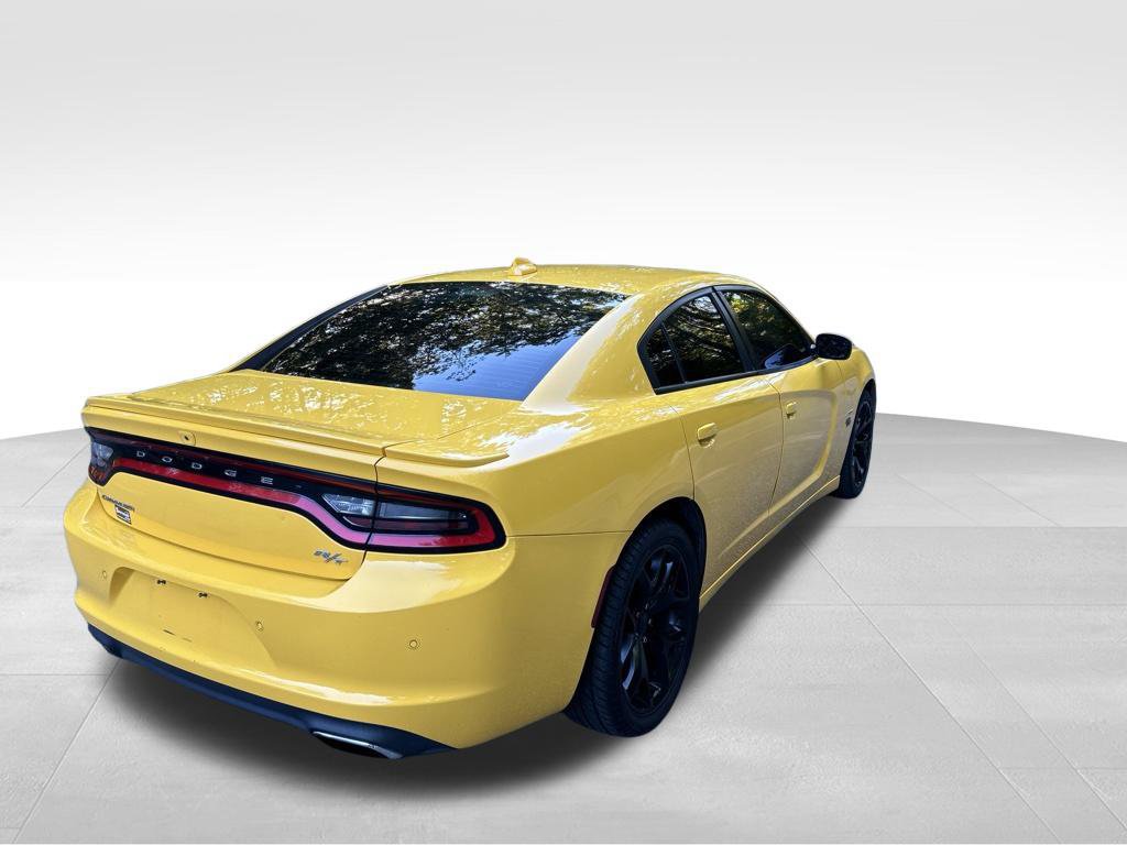 Used 2017 Dodge Charger R/T w/ Plus Group RWD image 5