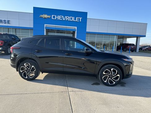 New 2026 Chevrolet Trax RS w/ Driver Confidence Package image 2