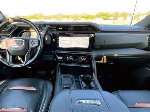 Used 2024 GMC Sierra 2500 AT4 w/ AT4 Premium Plus Package AWD/4WD image 18