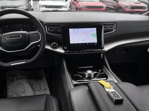 Used 2025 Jeep Wagoneer L Series III image 8