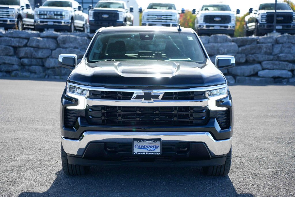 Used 2023 Chevrolet Silverado 1500 LT AWD/4WD image 2
