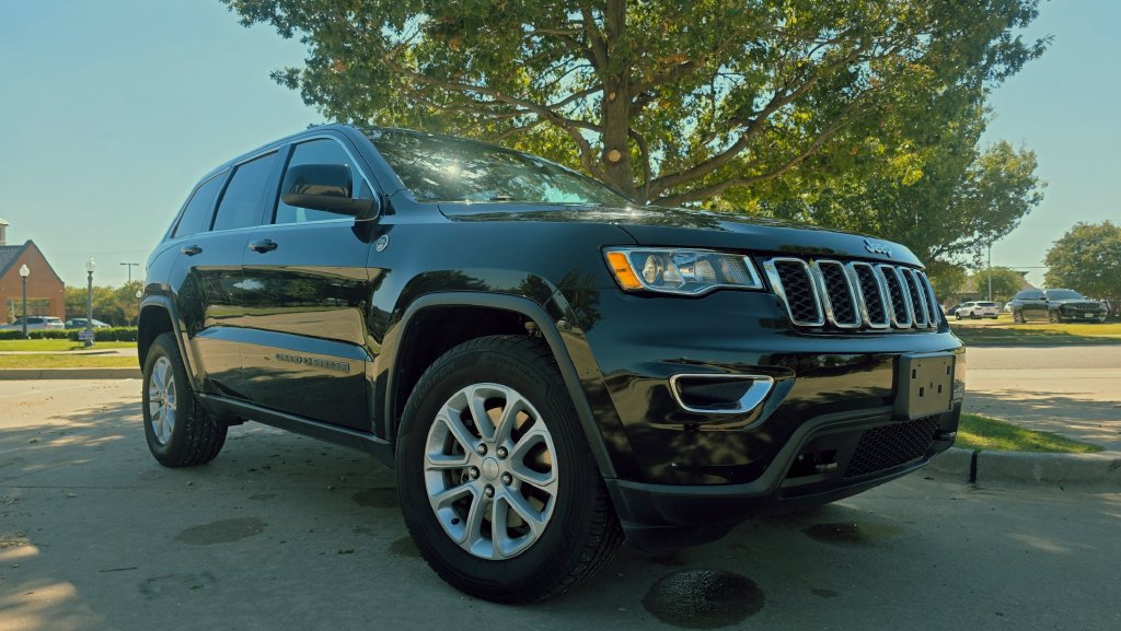 Used 2021 Jeep Grand Cherokee Laredo AWD/4WD image 18