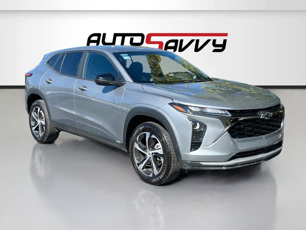 Used 2025 Chevrolet Trax RS w/ Driver Confidence Package FWD image 1