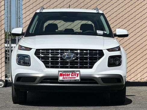 Used 2025 Hyundai Venue SEL FWD image 9
