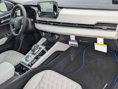 New 2025 Mitsubishi Outlander SEL image 31