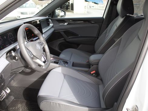New 2026 Volkswagen Tiguan SE R-Line AWD/4WD image 11