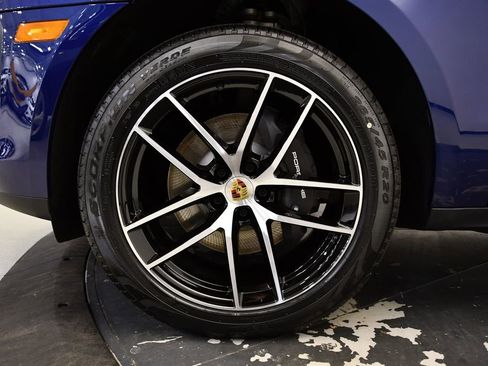 Used 2025 Porsche Macan image 14