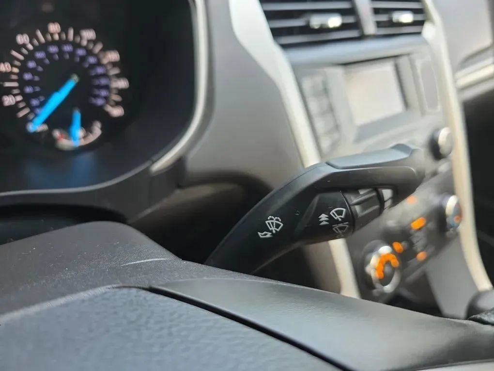 Used 2014 Ford Fusion SE FWD image 22
