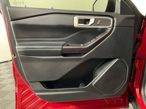 Used 2020 Ford Explorer XLT w/ Equipment Group 202A RWD image 12