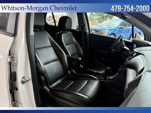 Used 2021 Chevrolet Trax LT w/ Premium Seat Package AWD/4WD image 31