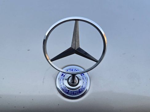 Used 1993 Mercedes-Benz 300 SD Sedan image 27