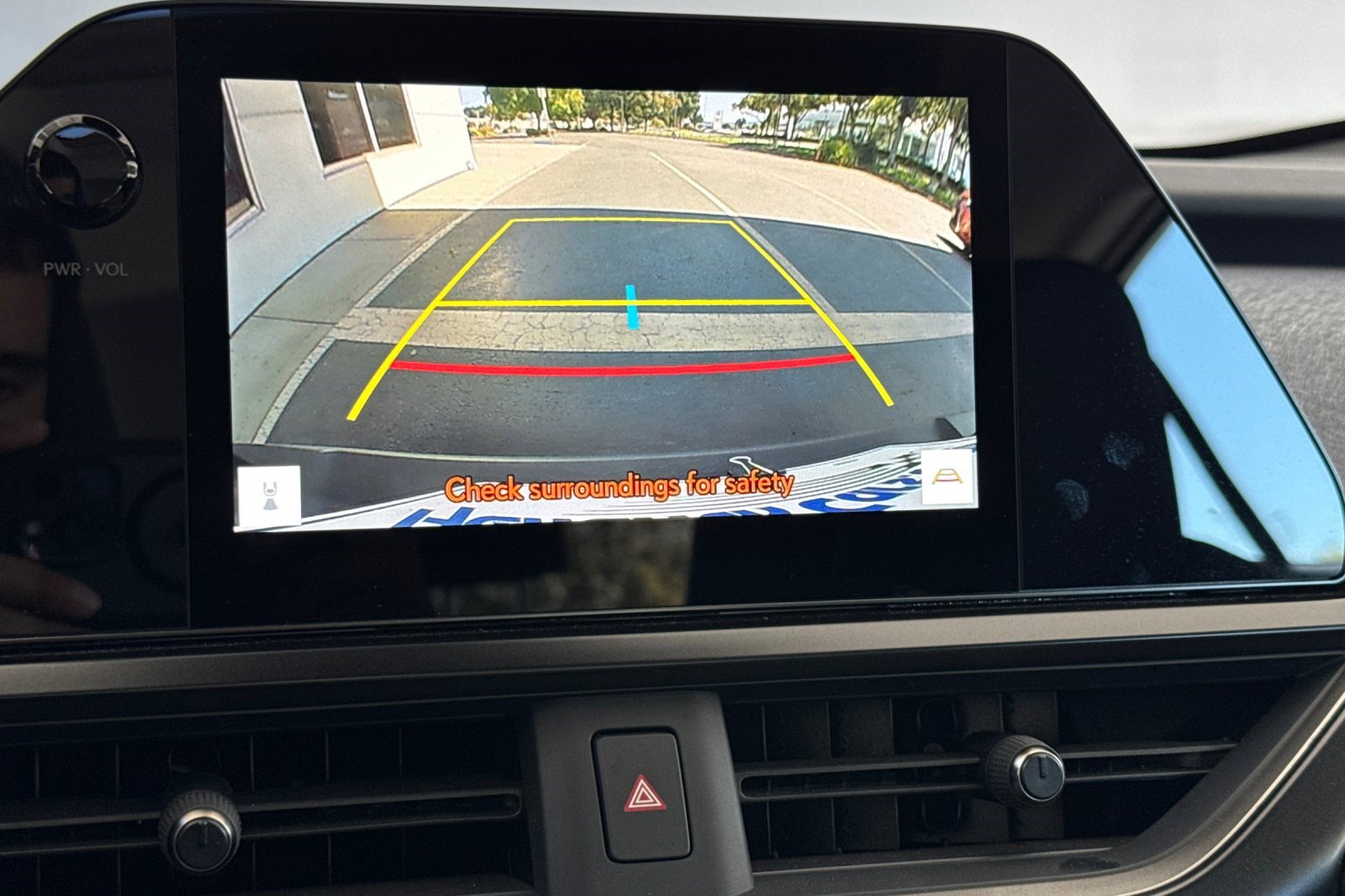 Certified 2025 Lexus UX 300h FWD w/ Accessory Package (Z2) image 25