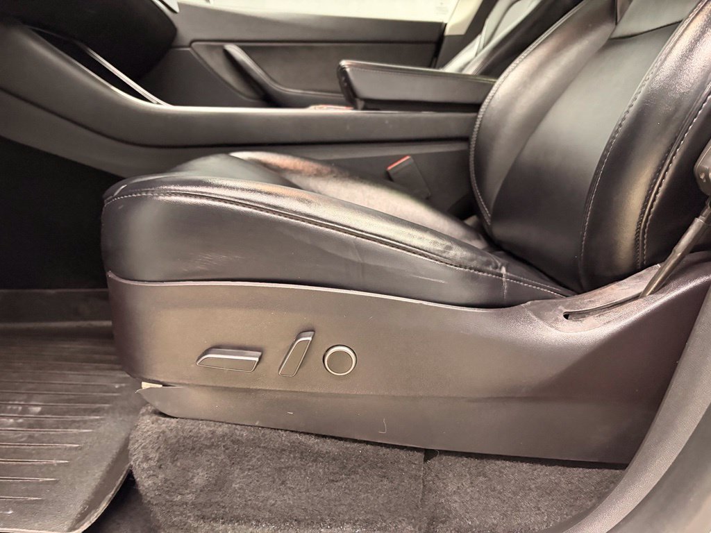 Used 2022 Tesla Model Y Long Range AWD/4WD image 17